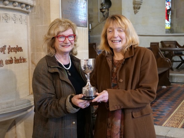 Debra Hudson receiving the Davenport-Handley cup